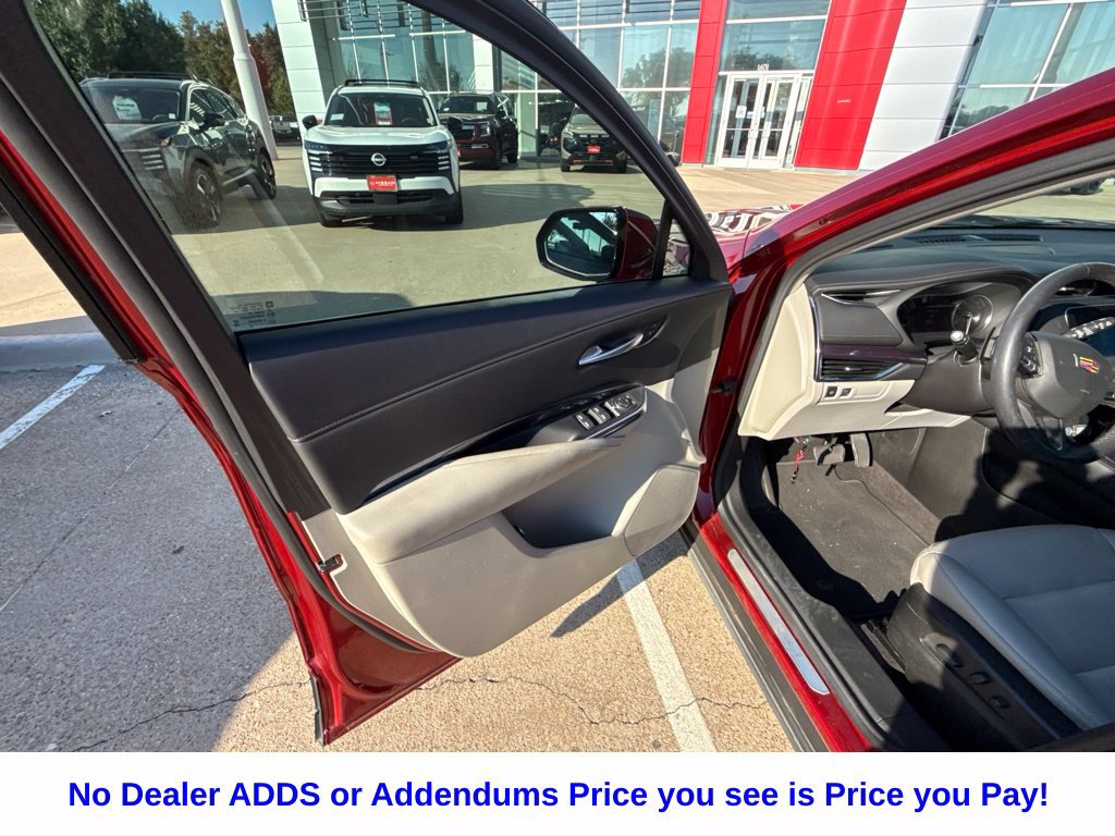 Used 2023 Cadillac XT4 Luxury w/ Cold Weather Package FWD image 20