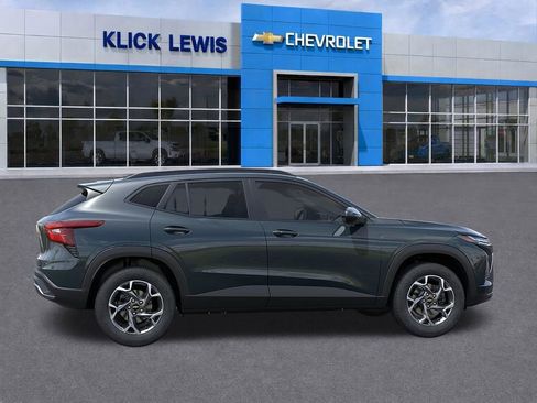 New 2026 Chevrolet Trax LT w/ Driver Confidence Package FWD image 5