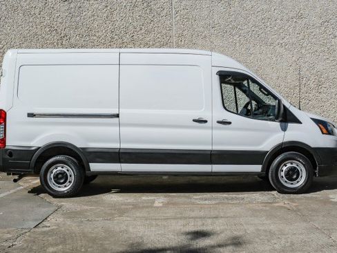 Used 2020 Ford Transit 250 Medium Roof image 9