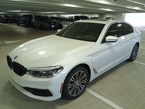 Used 2019 BMW 530e xDrive w/ Convenience Package AWD/4WD image 1