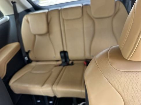 Certified 2024 Kia Carnival LX image 14