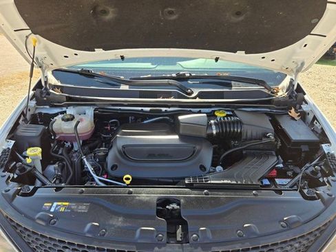 Used 2023 Chrysler Voyager LX image 31