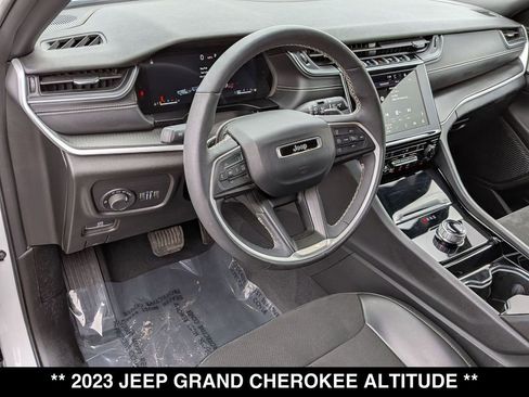 Used 2023 Jeep Grand Cherokee Altitude AWD/4WD image 2