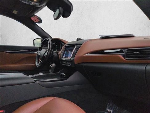 Used 2018 Maserati Levante image 23