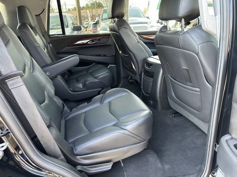 Used 2018 Cadillac Escalade 4WD image 21