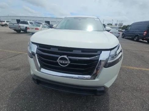 Used 2022 Nissan Pathfinder SV w/ SV Premium Package image 6