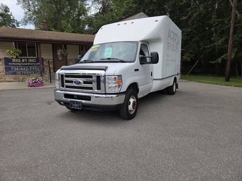 Used 2018 Ford E-350 and Econoline 350 Super Duty w/ Power Windows & Locks Group RWD image 1