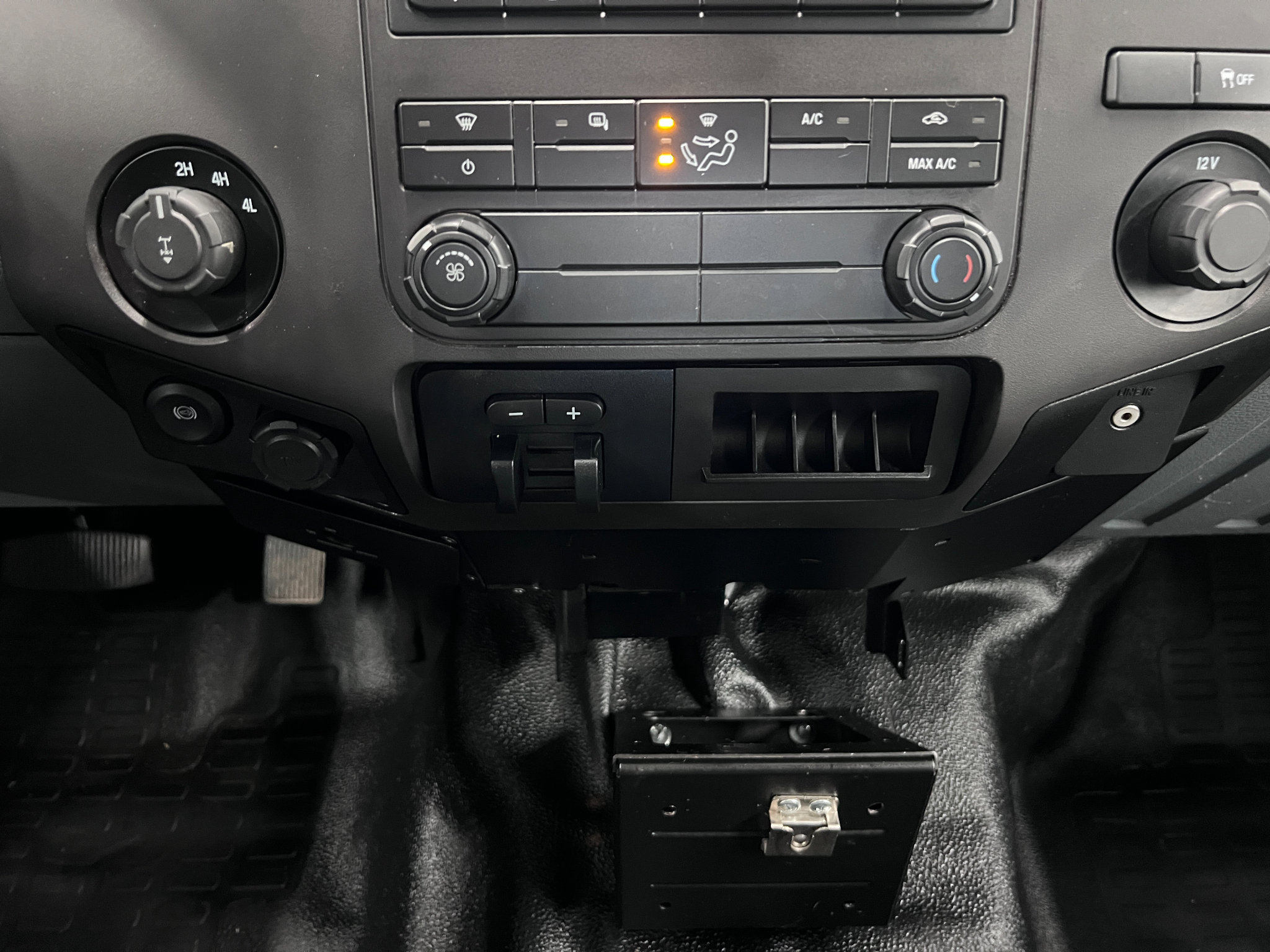 Used 2015 Ford F250 XL w/ Power Equipment Group AWD/4WD image 18
