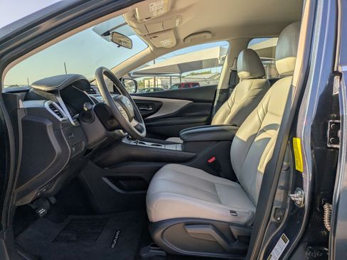 Used 2017 Nissan Murano S w/ Navigation Package image 9