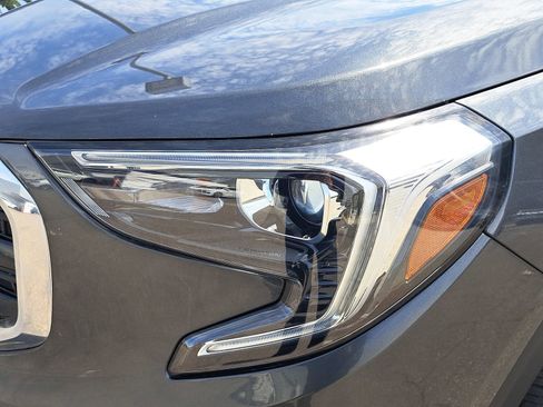Used 2018 GMC Terrain SLE w/ Driver Convenience Package FWD image 33