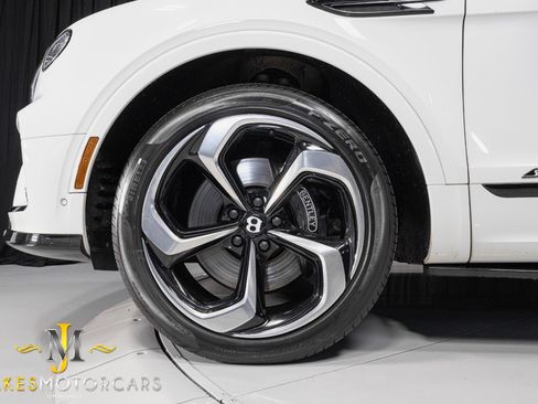 Used 2022 Bentley Bentayga AWD/4WD image 69