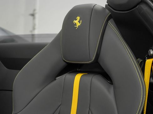Used 2023 Ferrari 812 GTS image 40