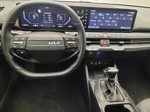 Used 2025 Kia K4 EX FWD image 22
