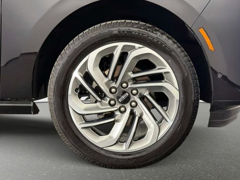 Used 2025 Lincoln Navigator Reserve AWD/4WD image 21