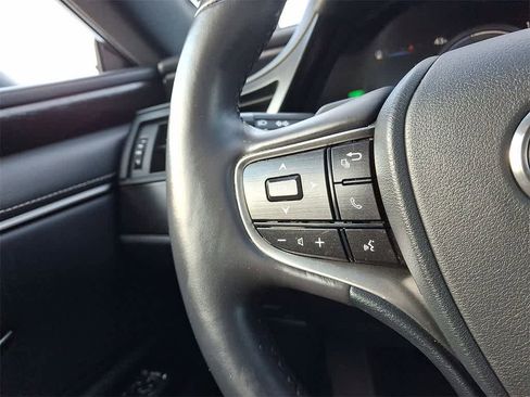 Used 2023 Lexus ES 300h w/ Premium Package image 17