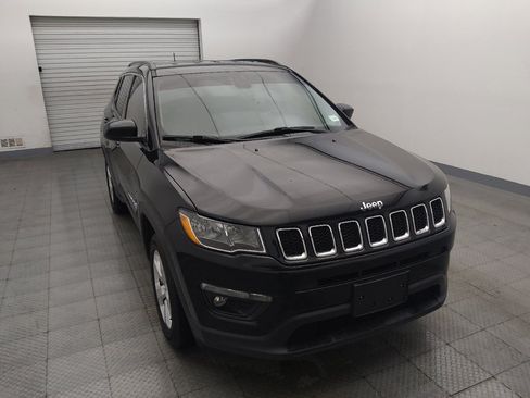 Used 2018 Jeep Compass Latitude FWD image 14