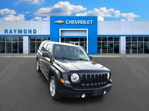 Used 2014 Jeep Patriot Latitude AWD/4WD image 9
