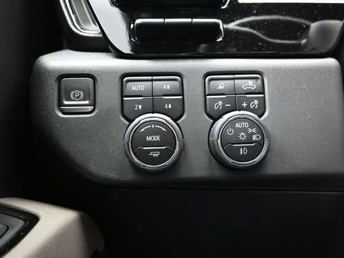 Used 2023 Chevrolet Silverado 1500 ZR2 w/ Technology Package AWD/4WD image 31