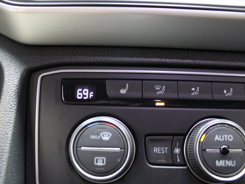 Used 2021 Volkswagen Atlas SE image 41