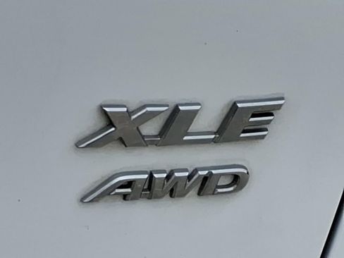 Used 2020 Toyota RAV4 XLE image 10