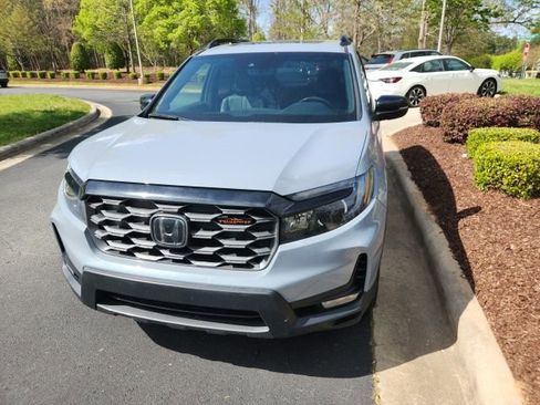 Used 2022 Honda Passport TrailSport image 2