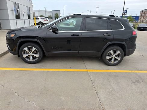 Used 2019 Jeep Cherokee Limited AWD/4WD image 5