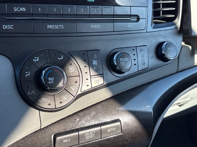 Used 2011 Toyota Sienna LE FWD image 28