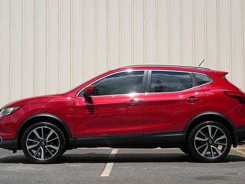 Used 2018 Nissan Rogue Sport SL w/ SL Premium Package FWD image 8