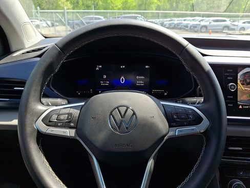 Certified 2023 Volkswagen Taos SE w/ Panoramic Sunroof Package FWD image 19