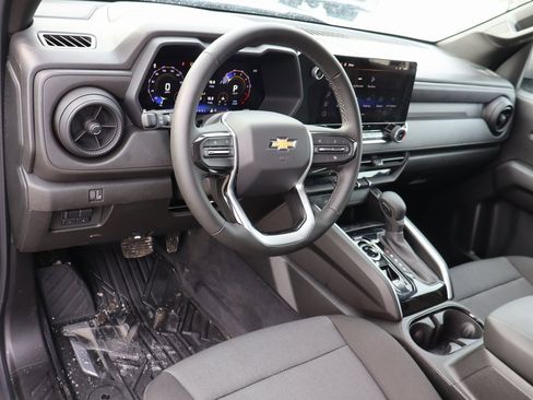 Used 2025 Chevrolet Colorado W/T w/ WT Custom Package image 5