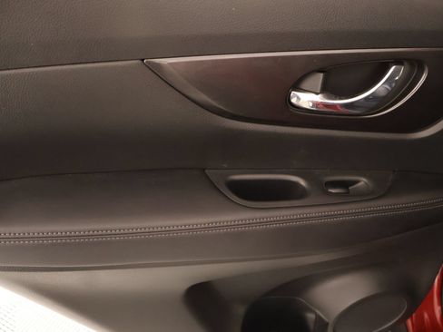 Used 2018 Nissan Rogue SV FWD image 16