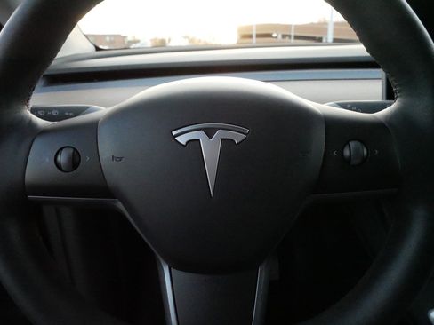 Used 2023 Tesla Model Y Long Range image 24