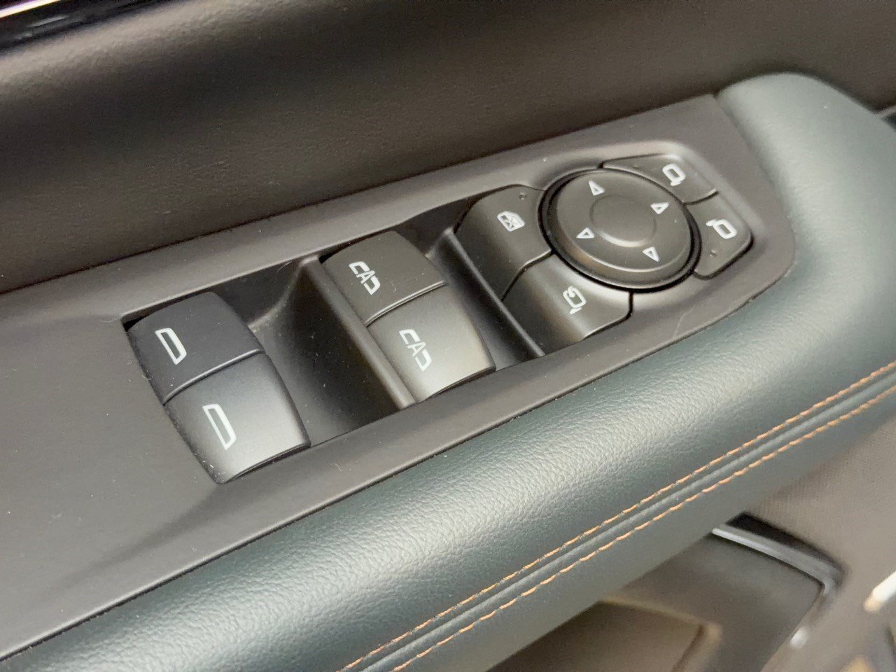 Used 2025 GMC Yukon AT4 w/ AT4 Premium Package AWD/4WD image 15