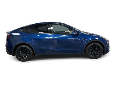 Certified 2023 Tesla Model Y Long Range AWD/4WD image 7
