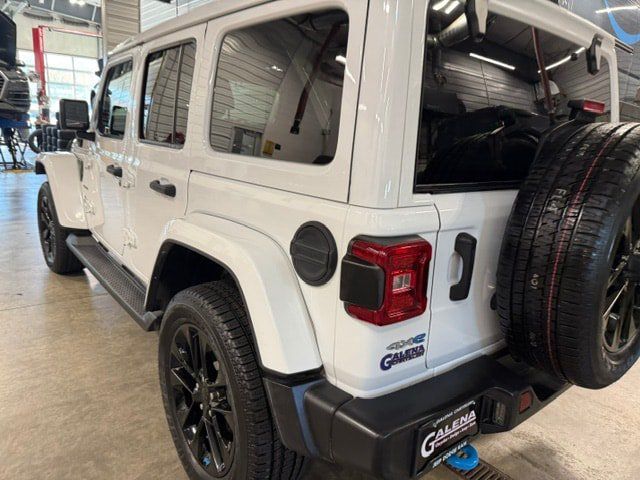 Used 2022 Jeep Wrangler Unlimited Sahara AWD/4WD image 30