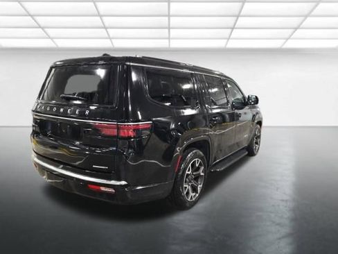 Used 2023 Jeep Wagoneer Series III w/ Preferred Equipment Group image 4