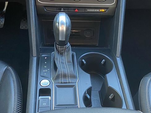 Used 2021 Volkswagen Atlas Cross Sport SE w/ Panoramic Sunroof Package image 9