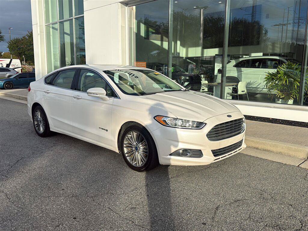 Used 2014 Ford Fusion SE w/ Equipment Group 502A FWD image 2