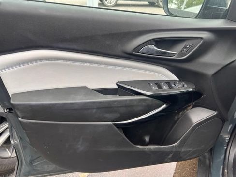 Used 2025 Chevrolet Trax LT FWD image 9