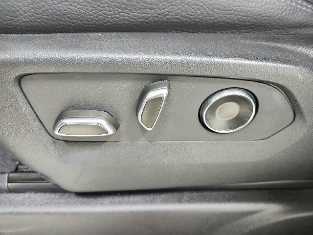 Used 2025 GMC Yukon Denali RWD image 11