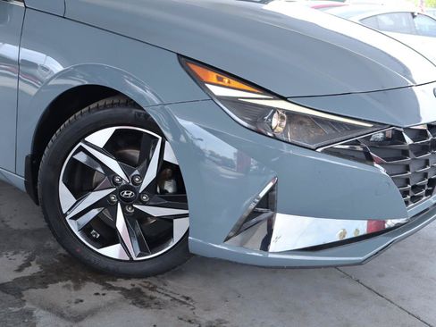 Used 2022 Hyundai Elantra SEL w/ Convenience + Premium Package FWD image 4