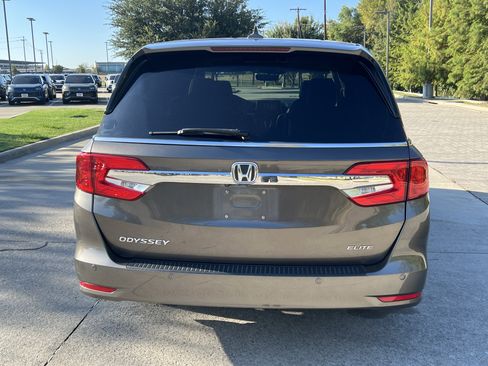 Used 2018 Honda Odyssey Elite image 8