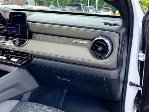 Used 2024 Chevrolet Colorado ZR2 w/ Technology Package AWD/4WD image 13