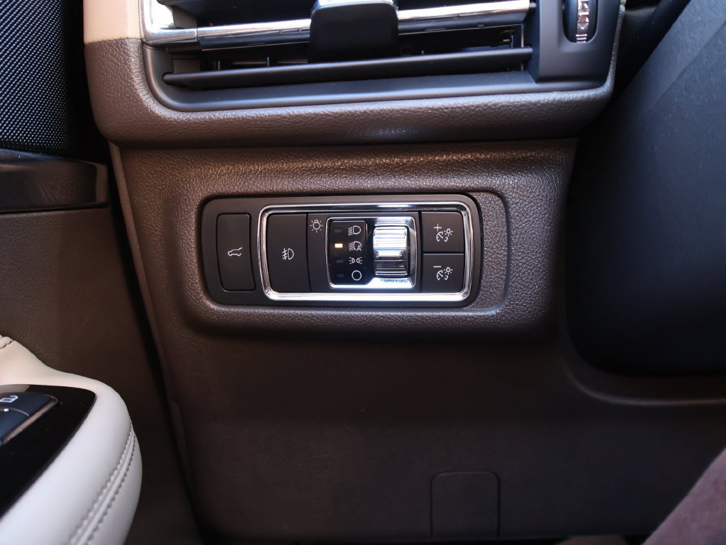 Used 2021 Lincoln Corsair Reserve AWD/4WD image 34