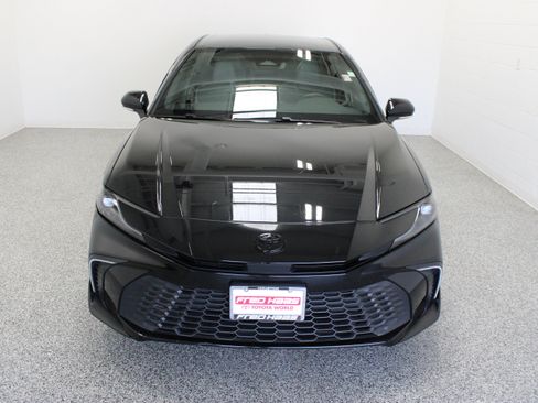 Used 2026 Toyota Camry SE w/ Convenience Package FWD image 3