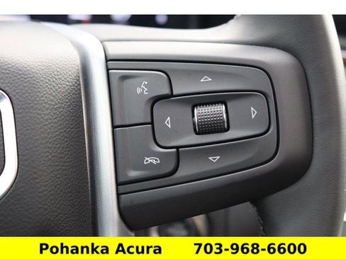 Used 2024 GMC Yukon SLT w/ SLT Premium Package image 11