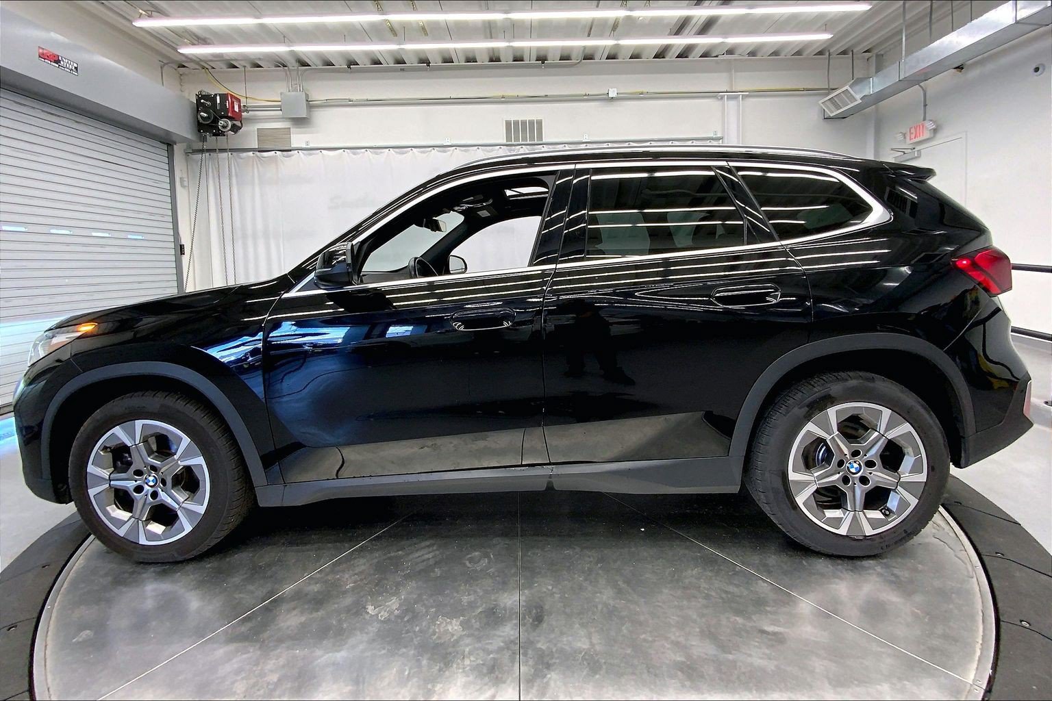 Used 2023 BMW X1 xDrive28i w/ Convenience Package AWD/4WD image 2
