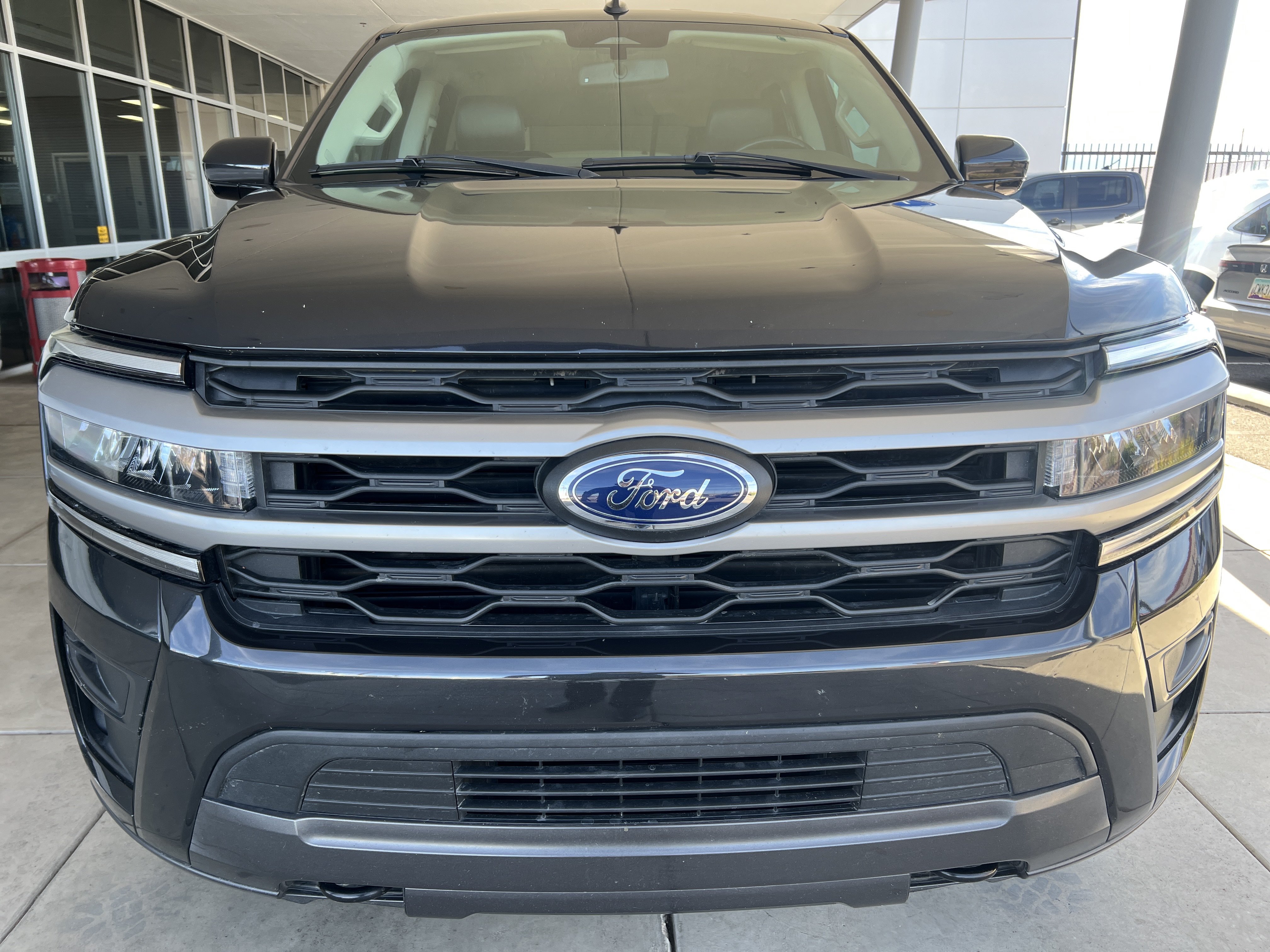 Used 2022 Ford Expedition XLT AWD/4WD image 2
