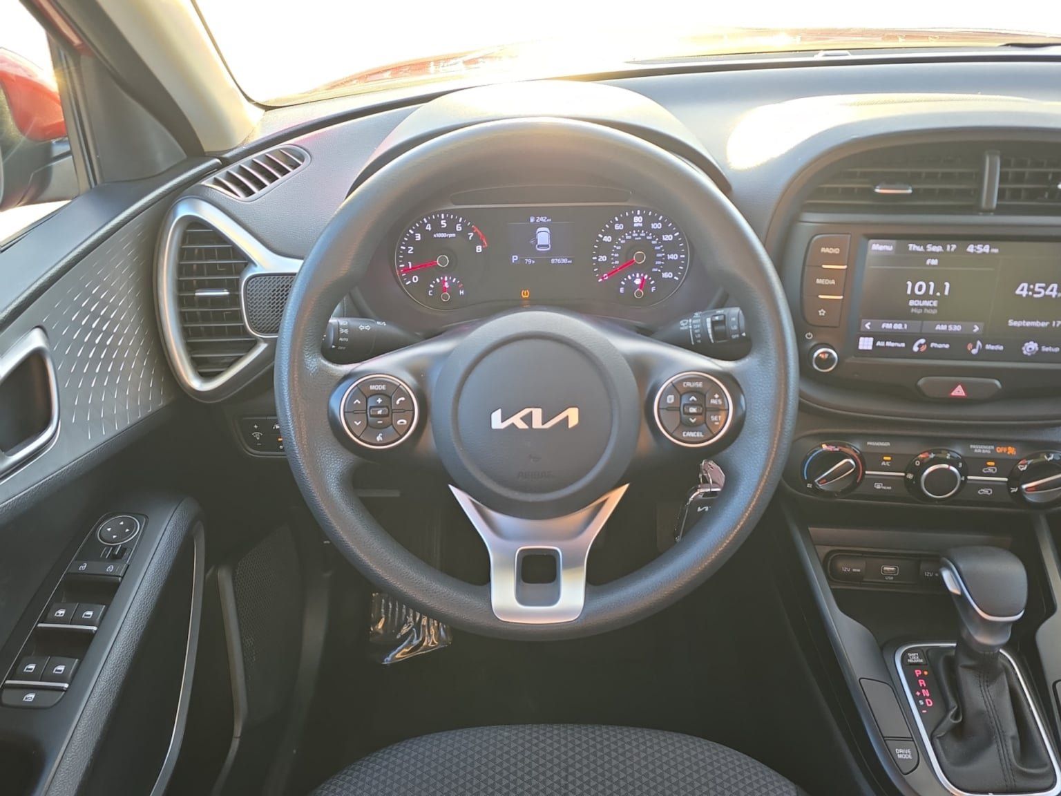 Used 2022 Kia Soul LX w/ Technology Package FWD image 13