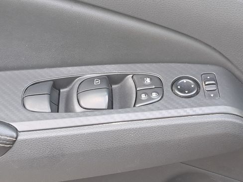 Used 2025 Nissan Altima 2.5 SV AWD/4WD image 28
